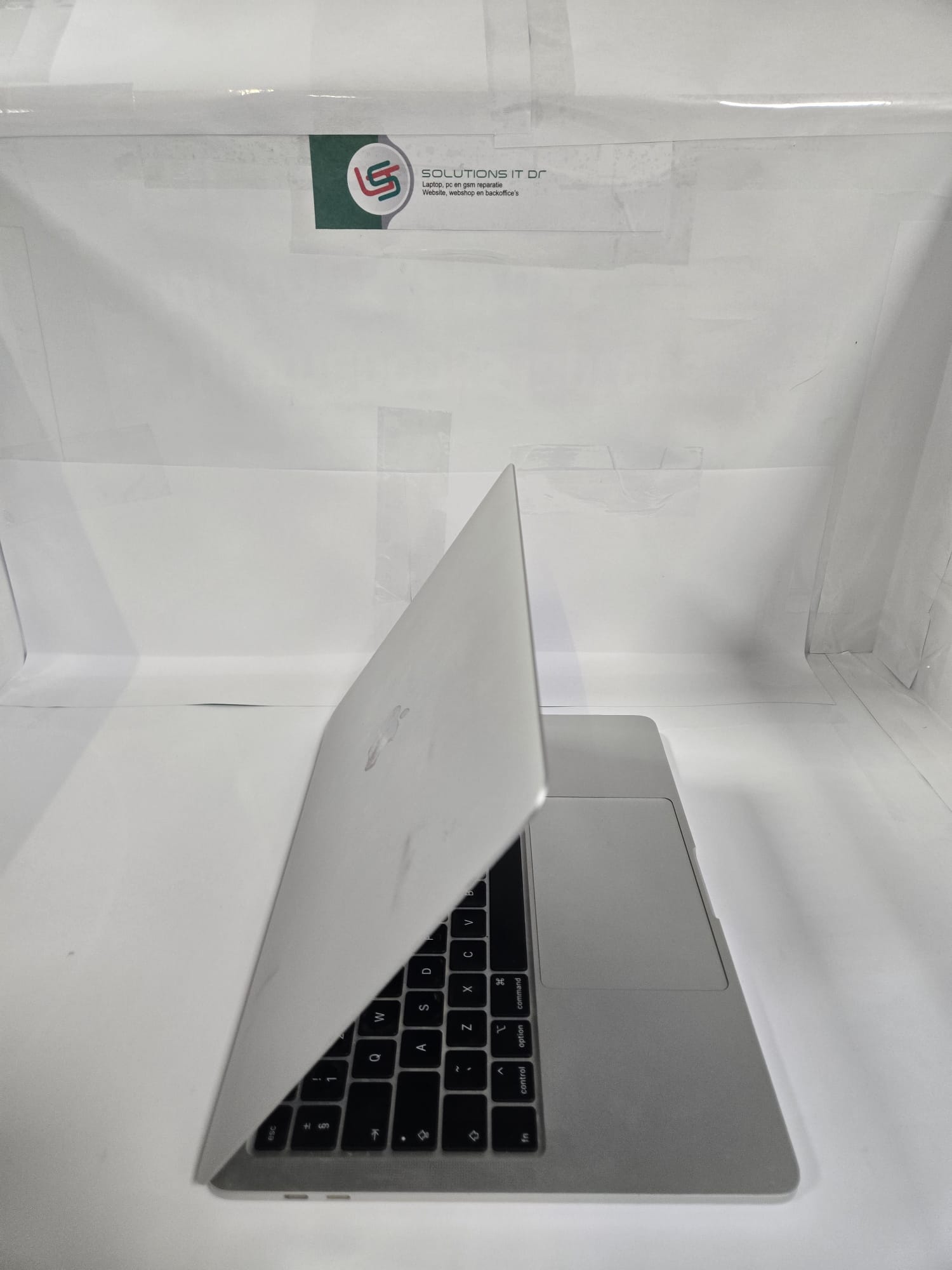 images/shop/Macbook Pro_034025044053_2.jpeg